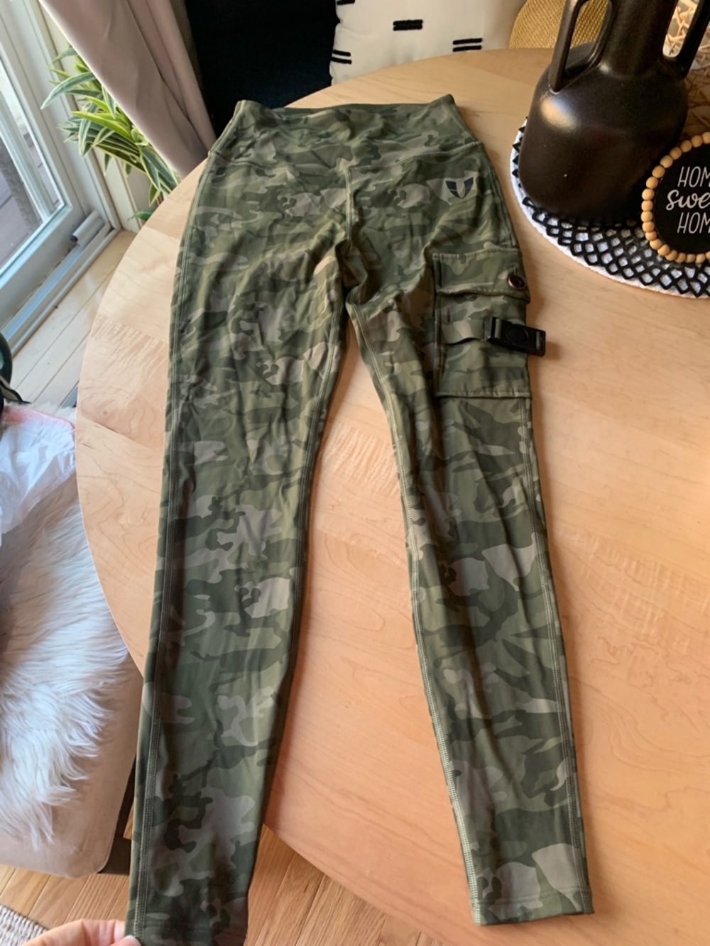 Firm Ab Cargo Leggings, ruched booty and side pocket with buckle XS - Picture 2 of 10